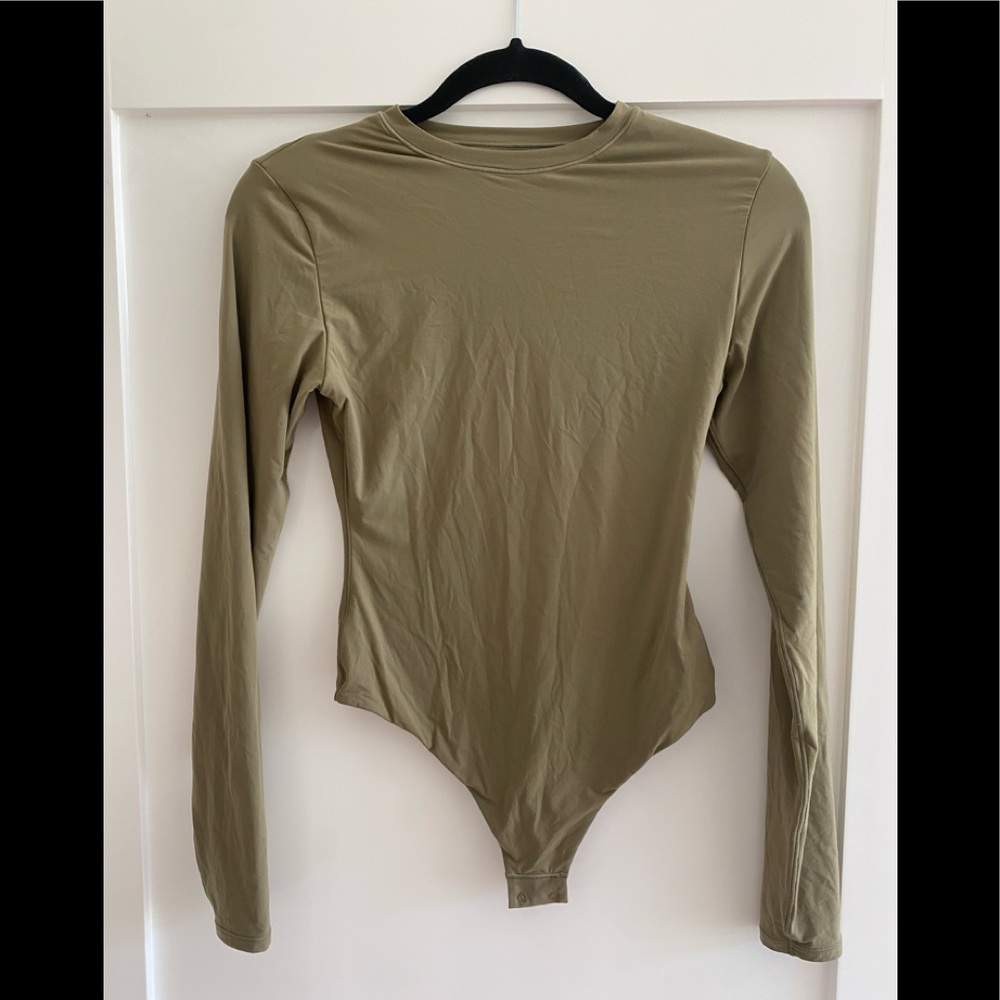 Skims Fits Everybody Long Sleeve Bodysuit M khaki